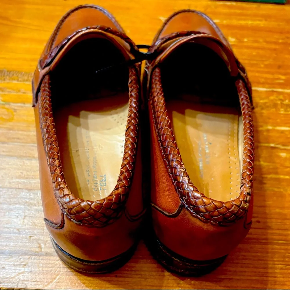 Allen Edmonds Tan Leather Slip-Ons. Sharp woven brown leather slip ons.‎ Size: 9